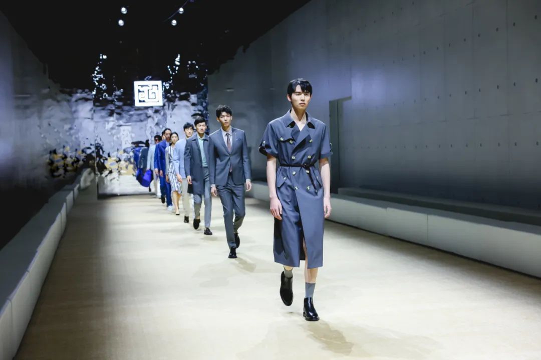  突破與自由，民族服裝定制品牌隆慶祥2023春夏新品發(fā)布會&ldquo;自由之境&rdquo;圓滿舉行