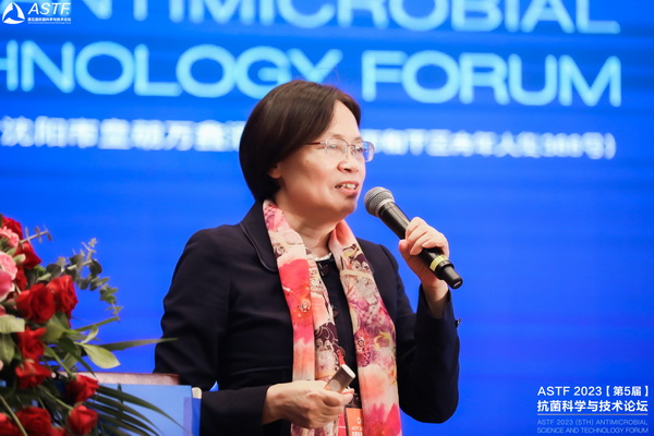 八月盛京，秋意漸濃，8月10日上午，為期兩天的ASTF2023（第5屆）抗菌科學與技術論壇在沈陽皇朝萬鑫酒店開幕，本次論壇由中關村匯智抗菌新材料產業技術創新聯盟、東北大學和中國科學院金屬研究所共同主辦，將有本次大會以&ldquo;抗菌科學引領生物安全&rdquo;為主題，&ldquo;3位院士大會報告+14個分會場/論壇+260+報告+逾80墻報+現場展位&rdquo;論文摘要集等多種形式展示最新抗菌科學和研究，并以現場展位形式介紹最新抗菌技術、產品、儀器和設備等，以增進國內外抗菌學術交流，促進抗菌科學創新與發展。 來自全國220多家高校、科研院所，以及110多家企業的超700位會議代表出席。