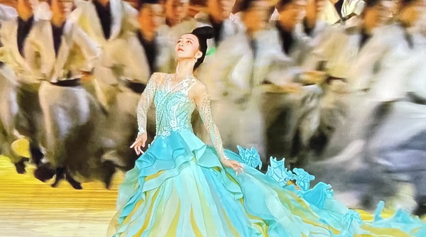 用“中國色”演繹中國風(fēng)雅---第19屆亞運(yùn)會(huì)開幕式服裝設(shè)計(jì)師楚艷特寫