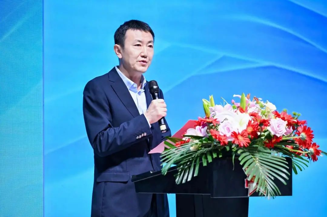 好面料在柯橋聚集2024中國面料之星啟動儀式暨知名服飾品牌趨勢交流分享會在紹興國際會展中心成功舉辦。