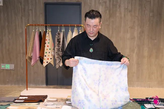 中國流行面料如何煥新當(dāng)代設(shè)計？聯(lián)動雅瑩集團，這場評審會為好創(chuàng)意持續(xù)加碼