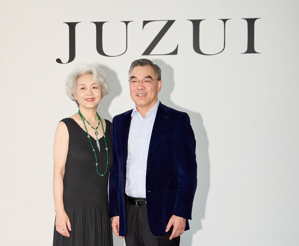 玖姿JUZUI創意總監王陶2025春夏紐約時裝周“盛開”花樣新中式