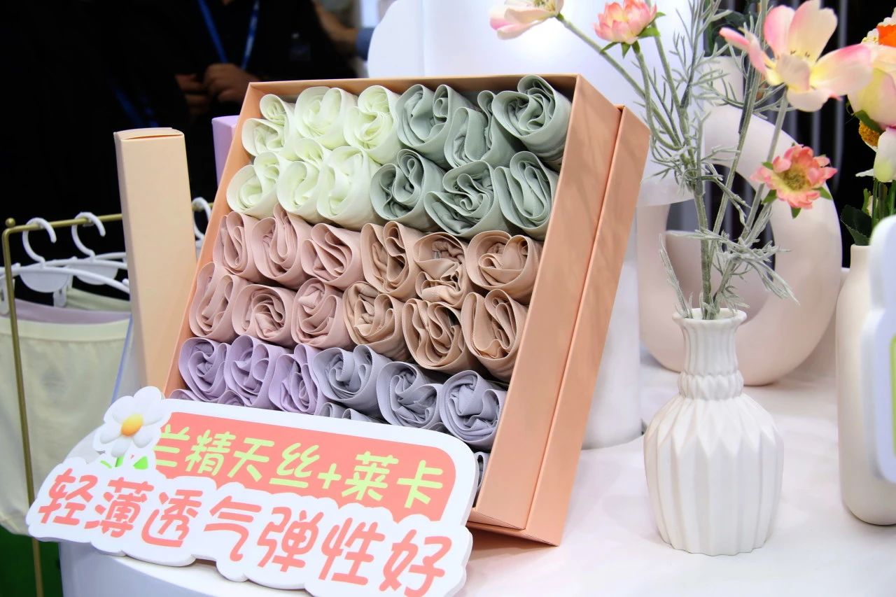 向上生長(zhǎng)對(duì)抗行業(yè)內(nèi)卷！櫻姿娜于潮汕服博會(huì)發(fā)布第三代鉑金蠶絲褲