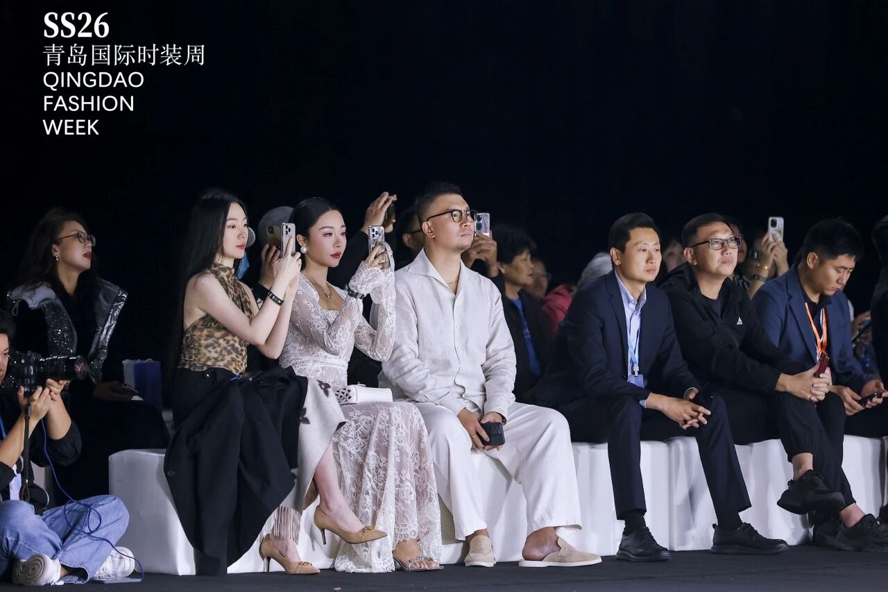潮涌浮山灣畔 時(shí)尚綺夢(mèng)啟航--2025中國(guó)(青島)國(guó)際時(shí)裝周盛大啟幕!