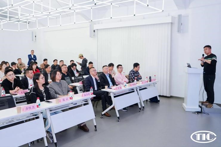 破解數字化管理難題!紡織數智轉型研討會在柯橋舉辦